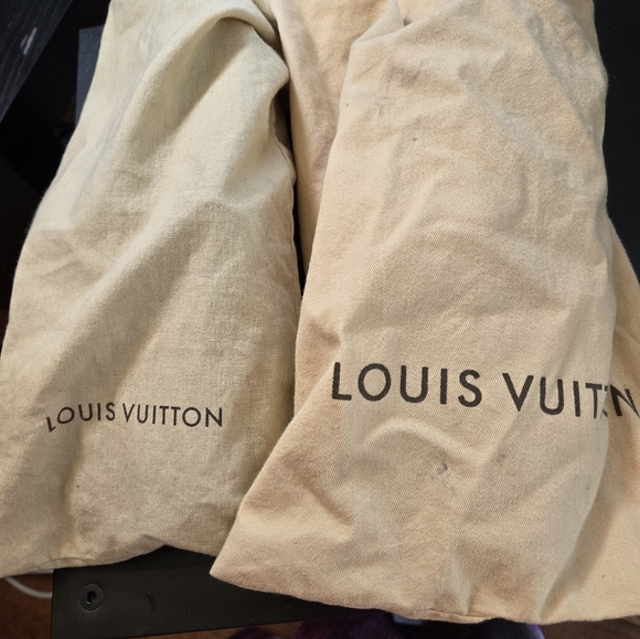 Louis Vuitton - Picture 7 of 7